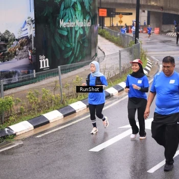 Runner Photo 7938362