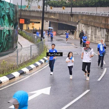 Runner Photo 7938387