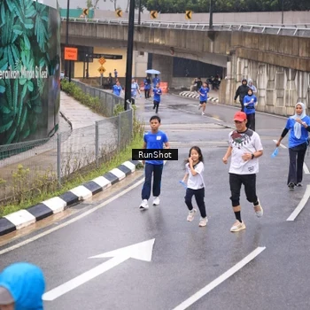 Runner Photo 7938391