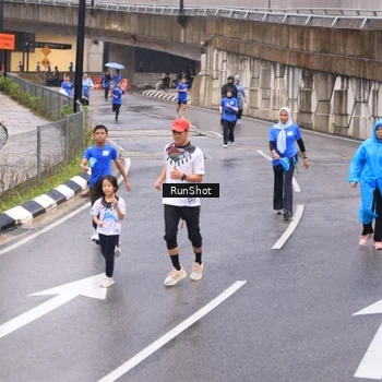 Runner Photo 7938396