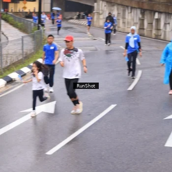 Runner Photo 7938399