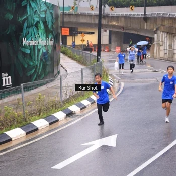 Runner Photo 7938448