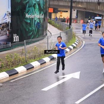 Runner Photo 7938458