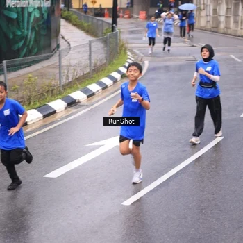 Runner Photo 7938477