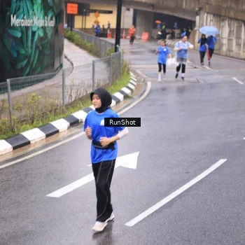 Runner Photo 7938492