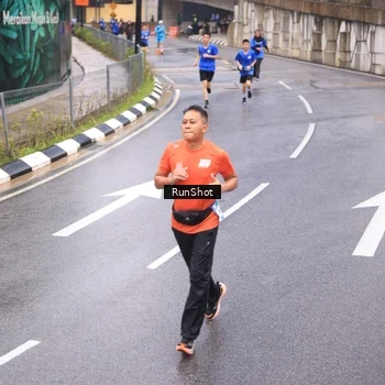 Runner Photo 7938563