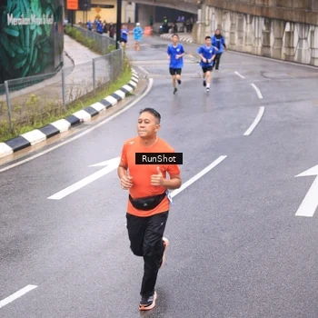 Runner Photo 7938564