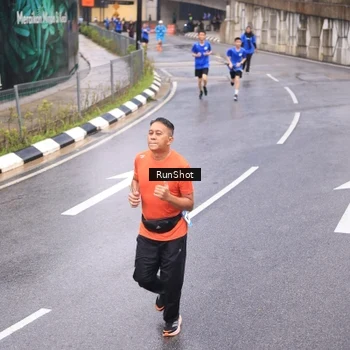 Runner Photo 7938566
