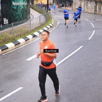 Runner Photo 7938567
