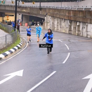 Runner Photo 7938591