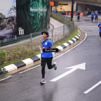 Runner Photo 7938624