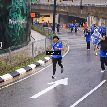 Runner Photo 7938638