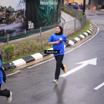 Runner Photo 7938688