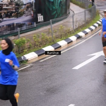 Runner Photo 7938703