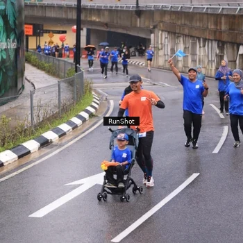 Runner Photo 7938750