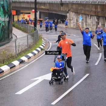 Runner Photo 7938756