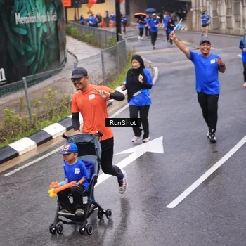 Runner Photo 7938759