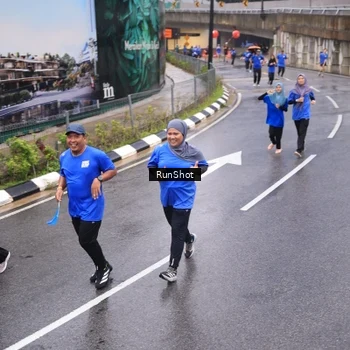 Runner Photo 7938784