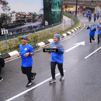 Runner Photo 7938788
