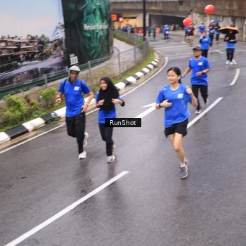 Runner Photo 7938852