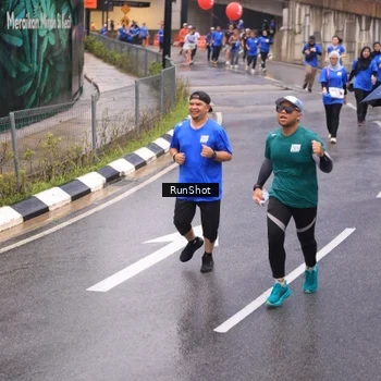 Runner Photo 7938987