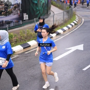 Runner Photo 7939040