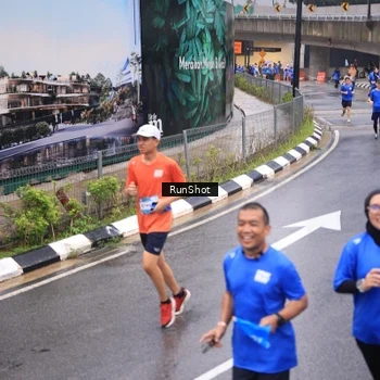 Runner Photo 7939122