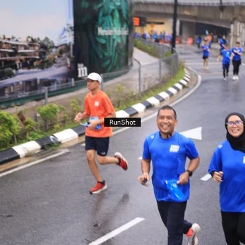 Runner Photo 7939131