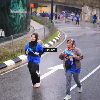 Runner Photo 7939309