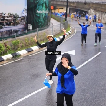 Runner Photo 7939543