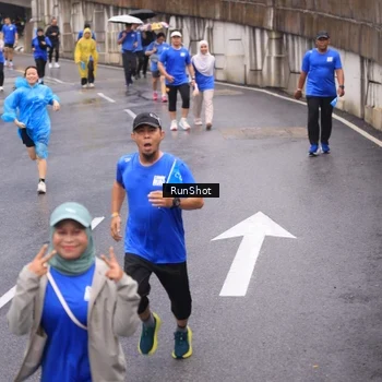 Runner Photo 7939780