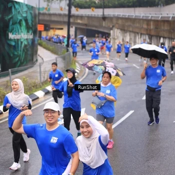 Runner Photo 7939864