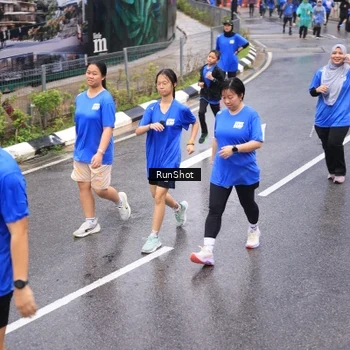 Runner Photo 7940035