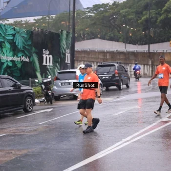 Runner Photo 7940051