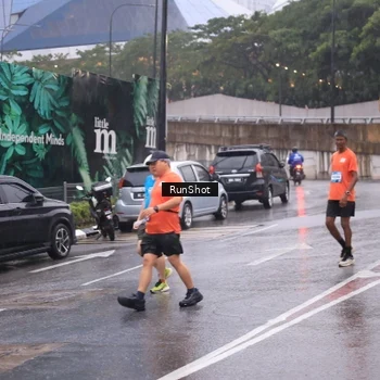 Runner Photo 7940073