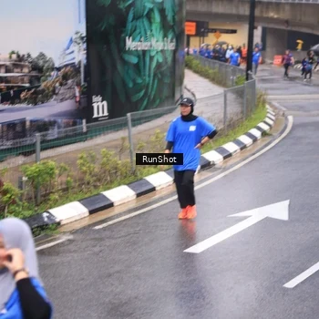 Runner Photo 7940088
