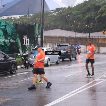Runner Photo 7940093