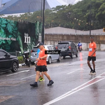 Runner Photo 7940099
