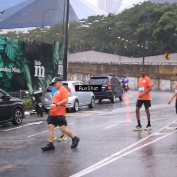 Runner Photo 7940103