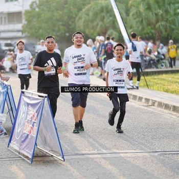 Runner Photo 7940136