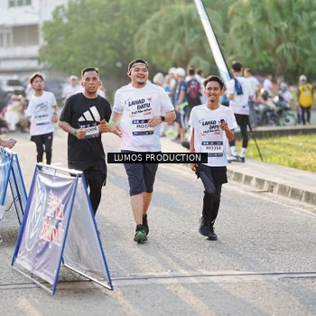 Runner Photo 7940181