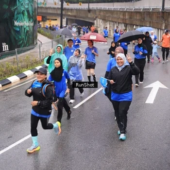 Runner Photo 7940283