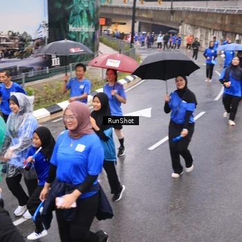 Runner Photo 7940334