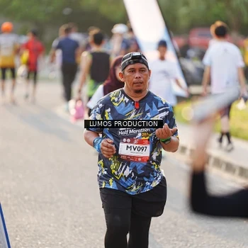 Runner Photo 7940335