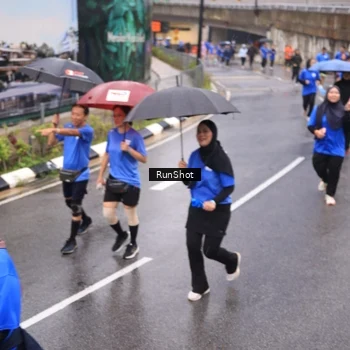 Runner Photo 7940347