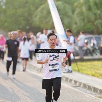 Runner Photo 7940489