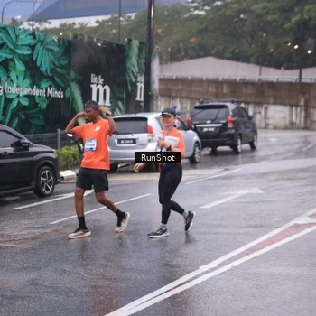 Runner Photo 7940511