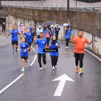 Runner Photo 7940649
