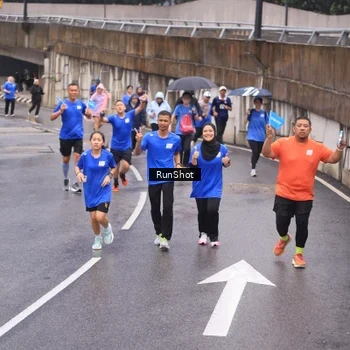 Runner Photo 7940653