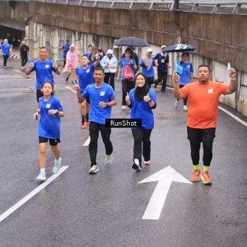 Runner Photo 7940671